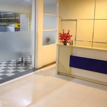 Daya Hotel Макасар Экстерьер фото
