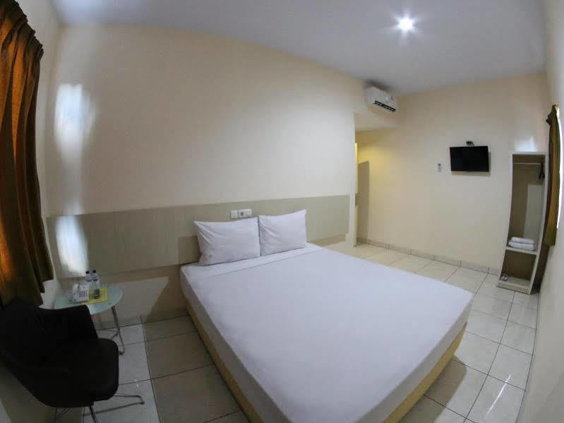Daya Hotel Макасар Экстерьер фото