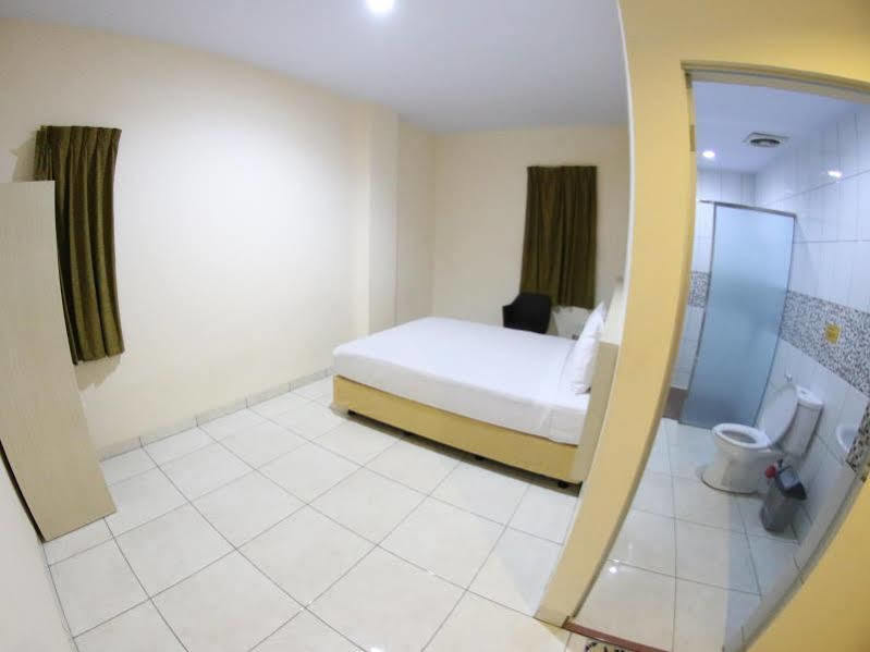 Daya Hotel Макасар Экстерьер фото