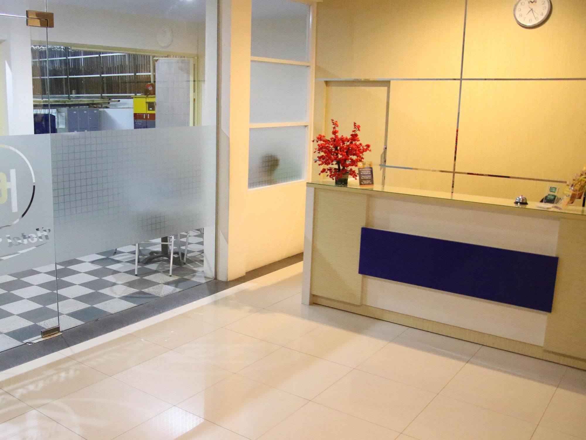 Daya Hotel Макасар Экстерьер фото